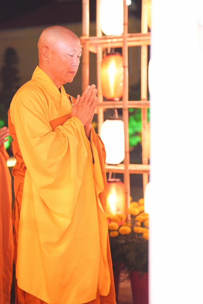 Đêm giao thừa chào đón năm Ất Tỵ 2025