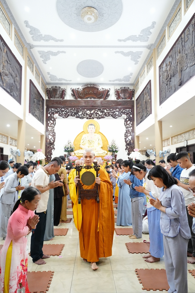 Đêm giao thừa chào đón năm Ất Tỵ 2025