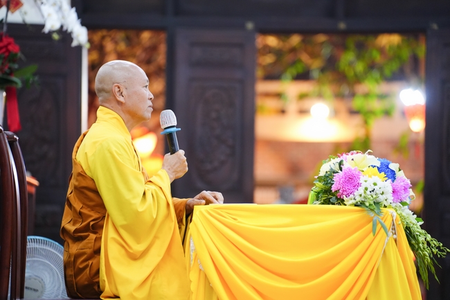 Đêm giao thừa chào đón năm Ất Tỵ 2025