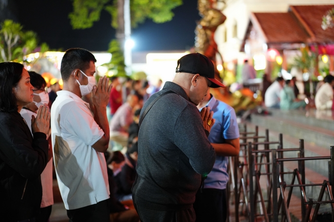 Đêm giao thừa chào đón năm Ất Tỵ 2025