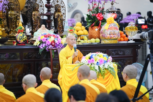 Đêm giao thừa chào đón năm Ất Tỵ 2025