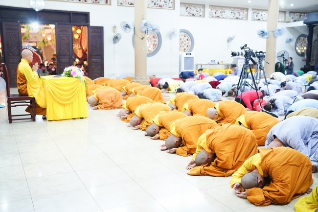 Đêm giao thừa chào đón năm Ất Tỵ 2025