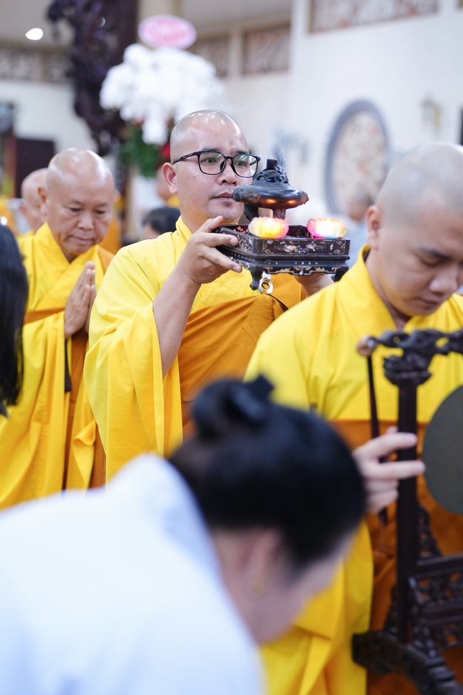 Đêm giao thừa chào đón năm Ất Tỵ 2025