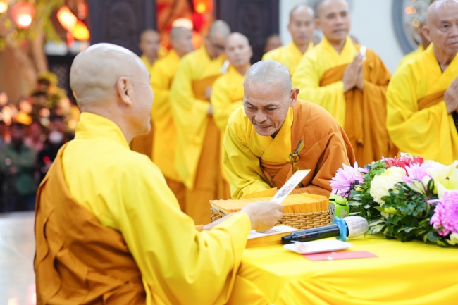 Đêm giao thừa chào đón năm Ất Tỵ 2025