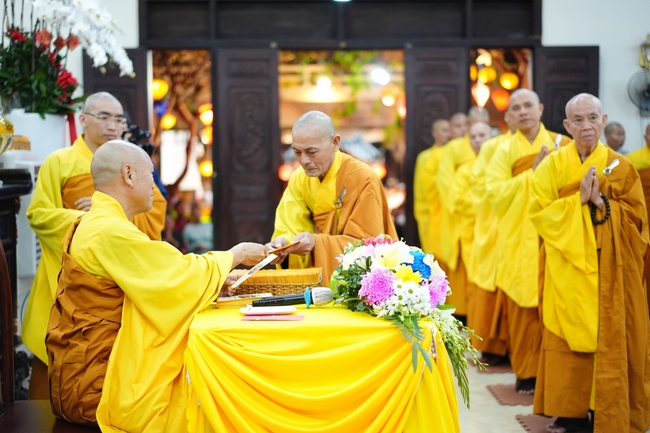 Đêm giao thừa chào đón năm Ất Tỵ 2025