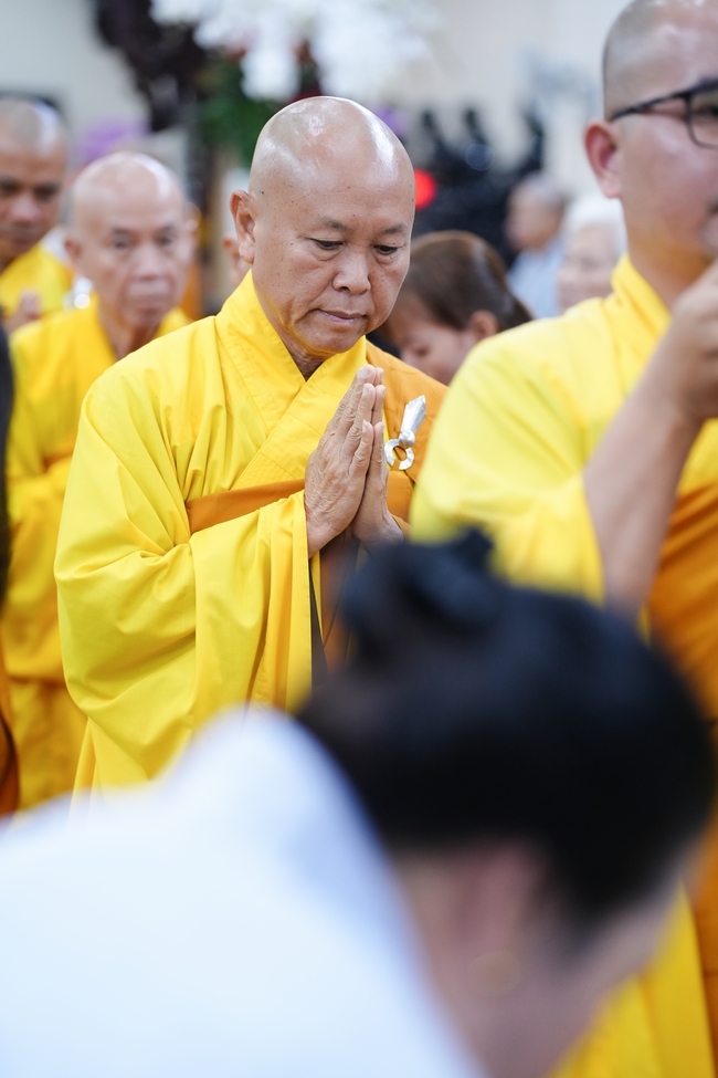 Đêm giao thừa chào đón năm Ất Tỵ 2025