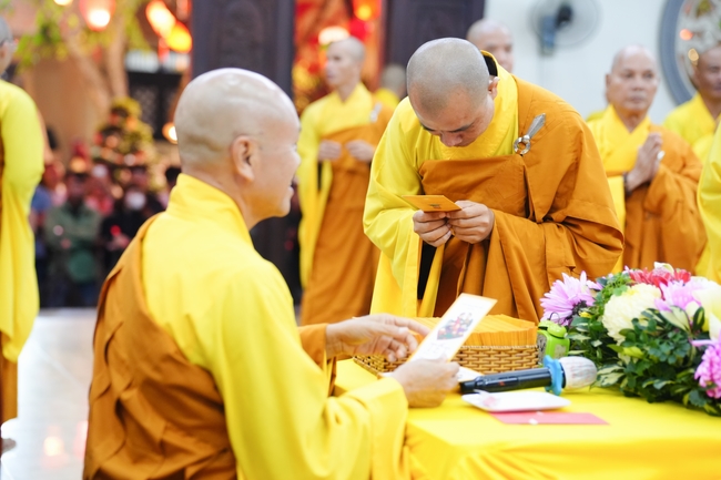 Đêm giao thừa chào đón năm Ất Tỵ 2025