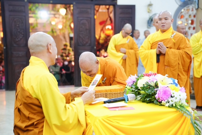 Đêm giao thừa chào đón năm Ất Tỵ 2025