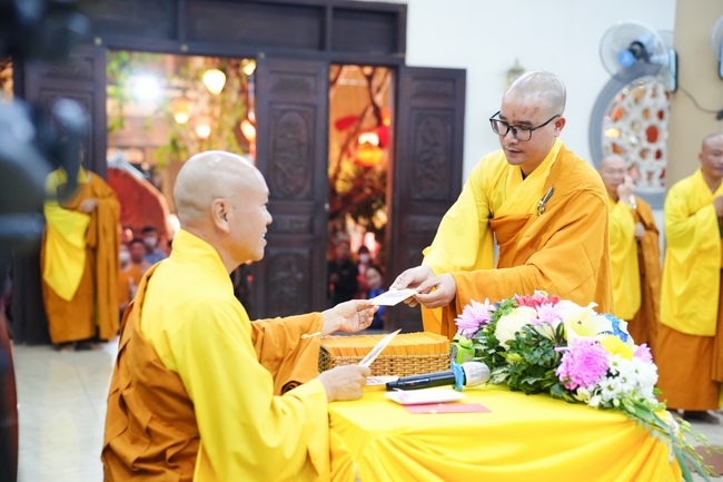 Đêm giao thừa chào đón năm Ất Tỵ 2025