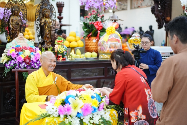 Đêm giao thừa chào đón năm Ất Tỵ 2025