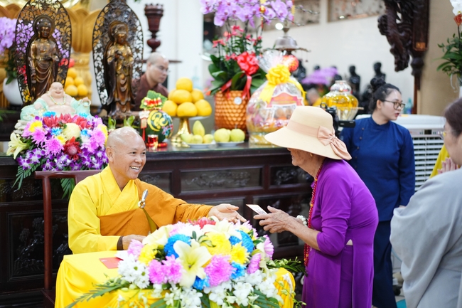 Đêm giao thừa chào đón năm Ất Tỵ 2025