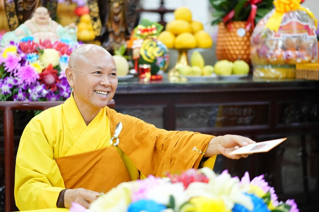 Đêm giao thừa chào đón năm Ất Tỵ 2025