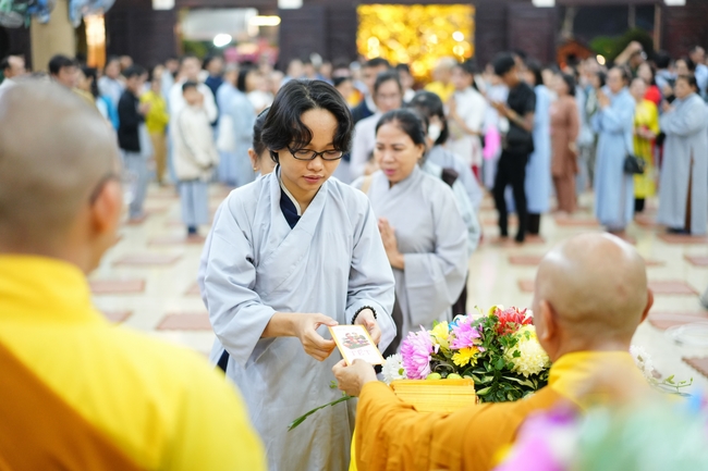 Đêm giao thừa chào đón năm Ất Tỵ 2025