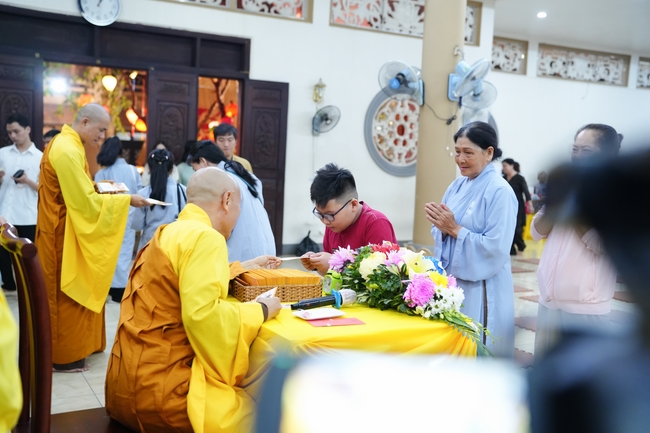 Đêm giao thừa chào đón năm Ất Tỵ 2025