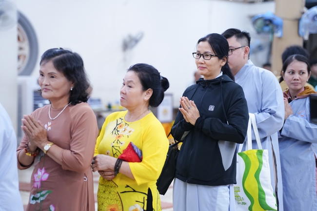 Đêm giao thừa chào đón năm Ất Tỵ 2025