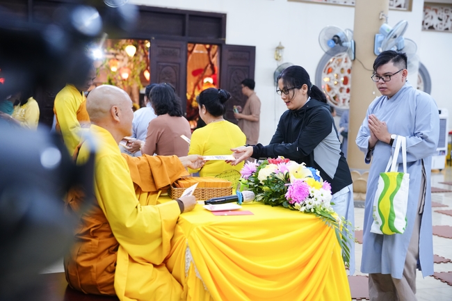 Đêm giao thừa chào đón năm Ất Tỵ 2025