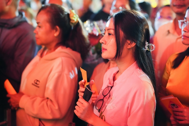 Đêm giao thừa chào đón năm Ất Tỵ 2025