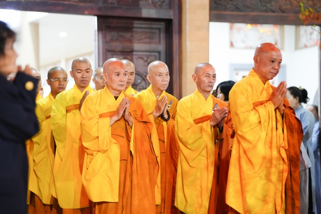 Đêm giao thừa chào đón năm Ất Tỵ 2025