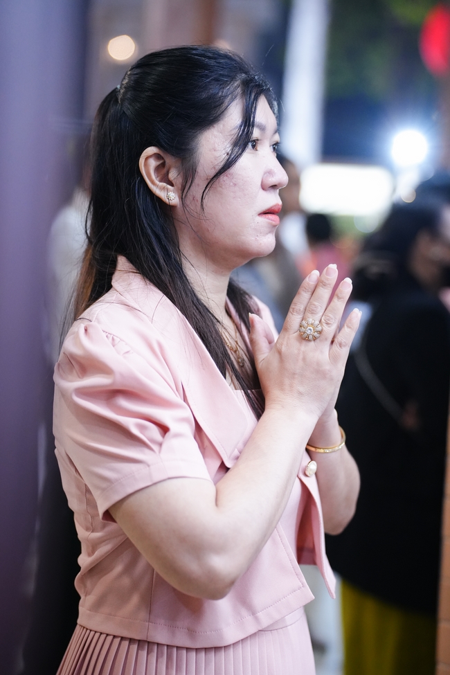 Đêm giao thừa chào đón năm Ất Tỵ 2025