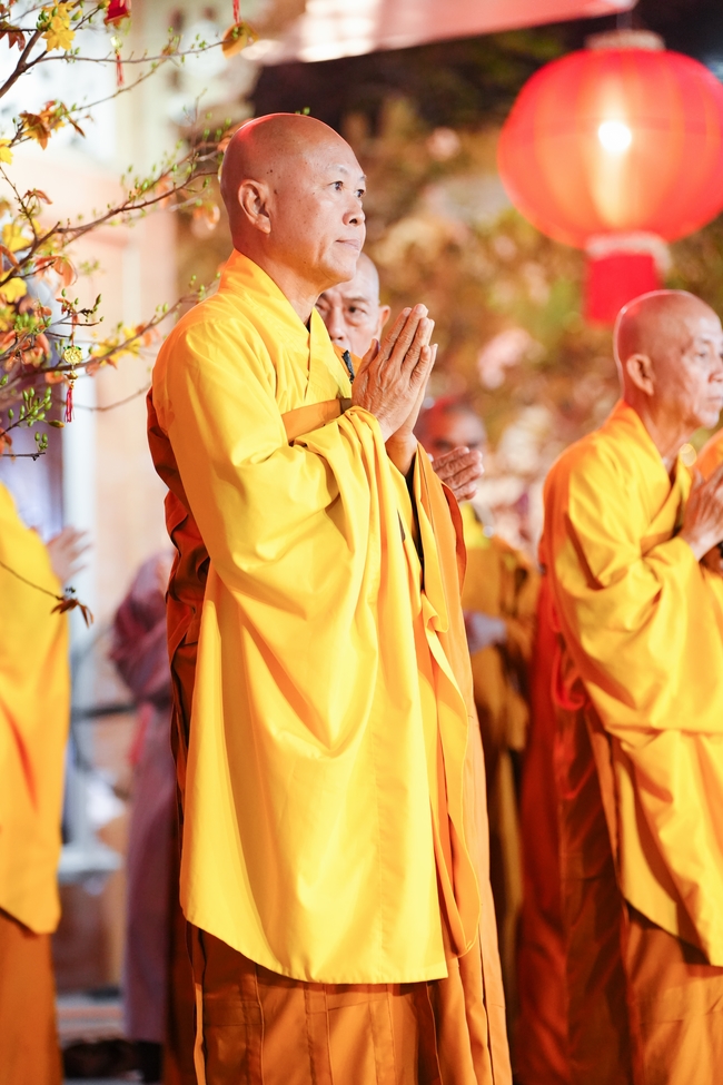 Đêm giao thừa chào đón năm Ất Tỵ 2025