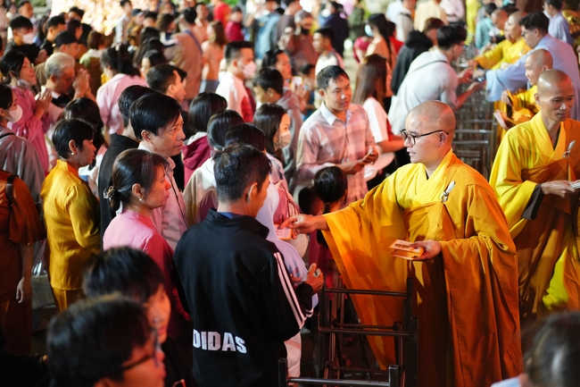 Đêm giao thừa chào đón năm Ất Tỵ 2025