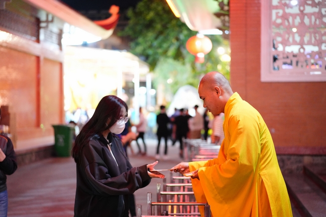 Đêm giao thừa chào đón năm Ất Tỵ 2025