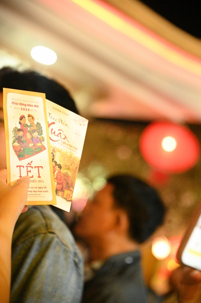 Đêm giao thừa chào đón năm Ất Tỵ 2025