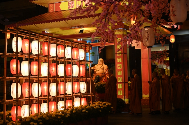 Đêm giao thừa chào đón năm Ất Tỵ 2025