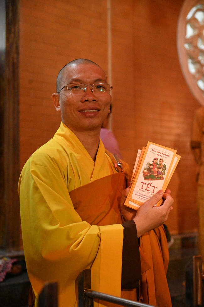 Đêm giao thừa chào đón năm Ất Tỵ 2025