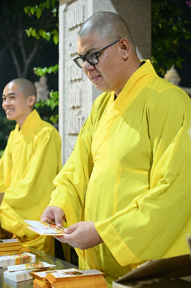 Đêm giao thừa chào đón năm Ất Tỵ 2025