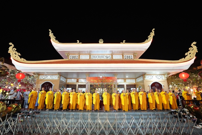 Đêm giao thừa chào đón năm Ất Tỵ 2025