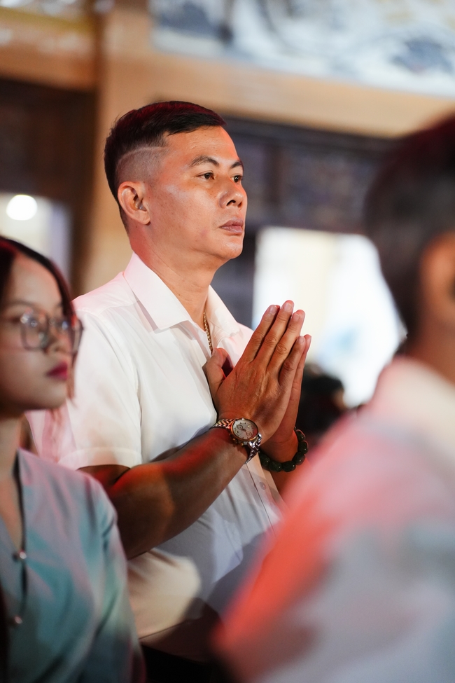 Đêm giao thừa chào đón năm Ất Tỵ 2025