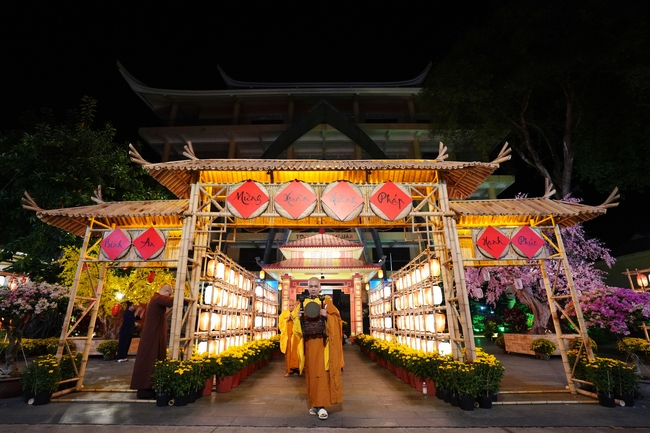 Đêm giao thừa chào đón năm Ất Tỵ 2025