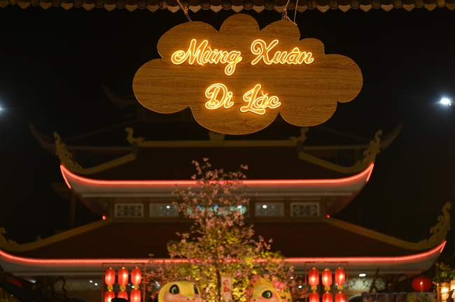 Đêm giao thừa chào đón năm Ất Tỵ 2025