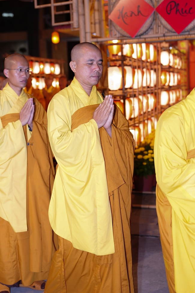 Đêm giao thừa chào đón năm Ất Tỵ 2025