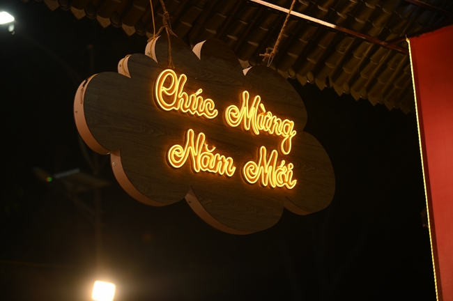 Đêm giao thừa chào đón năm Ất Tỵ 2025