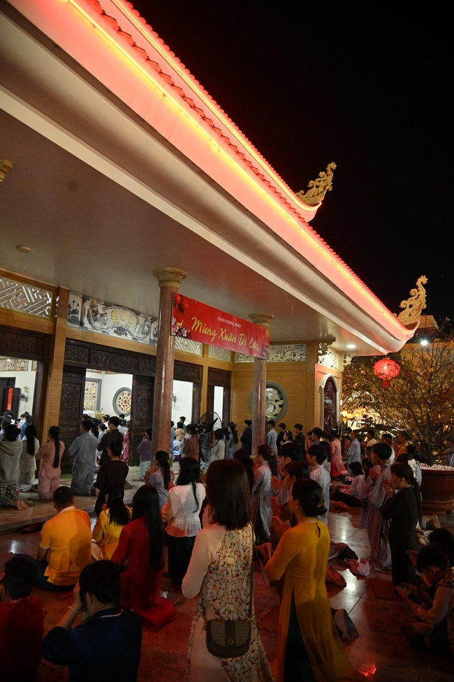 Đêm giao thừa chào đón năm Ất Tỵ 2025