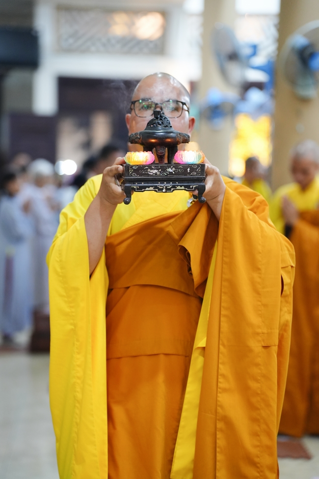 Đêm giao thừa chào đón năm Ất Tỵ 2025