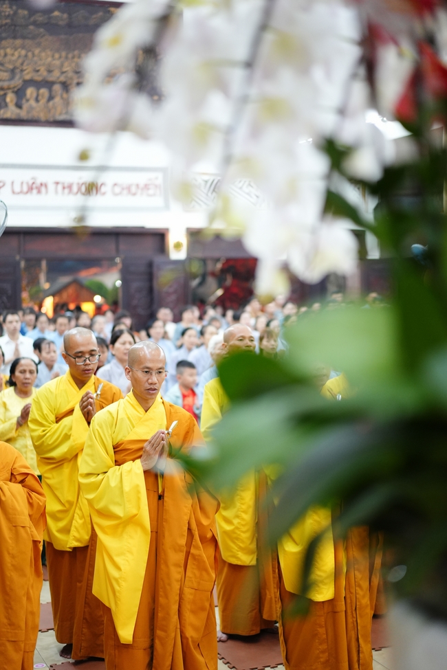 Đêm giao thừa chào đón năm Ất Tỵ 2025