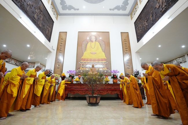 Đêm giao thừa chào đón năm Ất Tỵ 2025