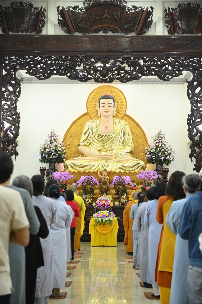 Đêm giao thừa chào đón năm Ất Tỵ 2025