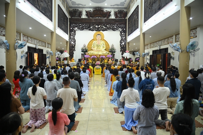 Đêm giao thừa chào đón năm Ất Tỵ 2025