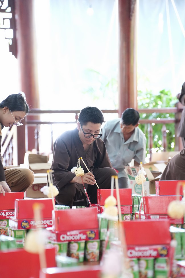 Từ thiện: Tặng quà Trung Thu tại Bệnh Viện Nhi Đồng Thành Phố HCM