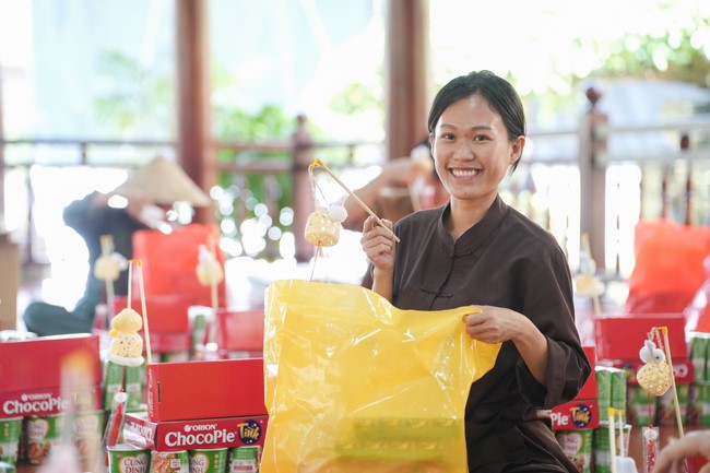 Từ thiện: Tặng quà Trung Thu tại Bệnh Viện Nhi Đồng Thành Phố HCM