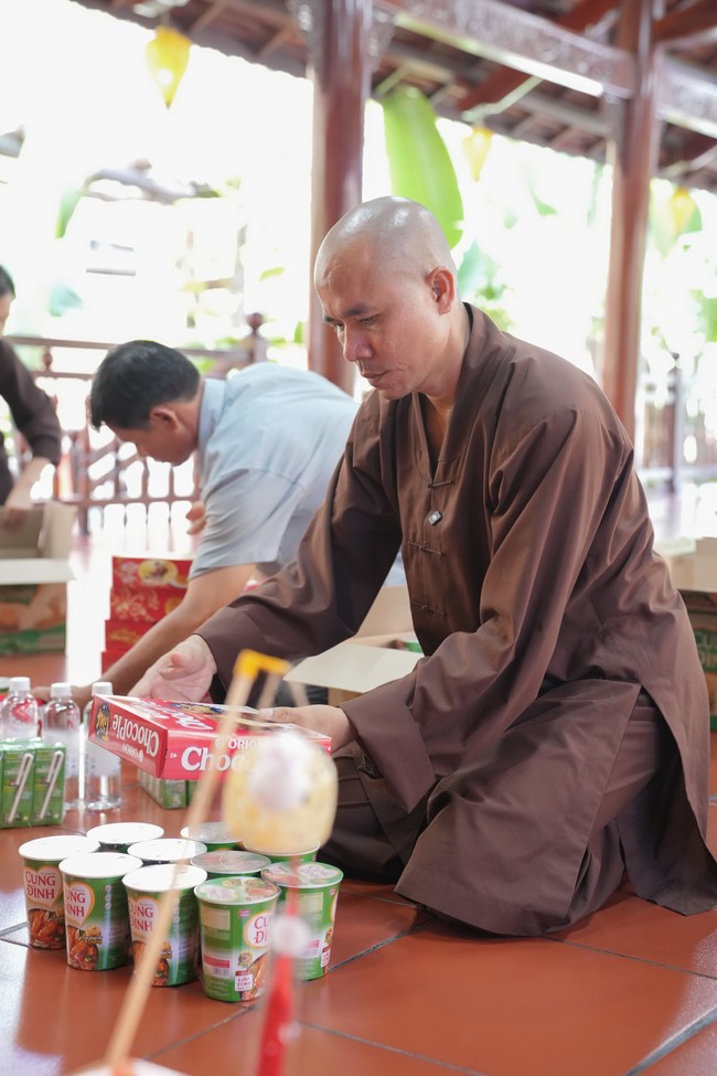 Từ thiện: Tặng quà Trung Thu tại Bệnh Viện Nhi Đồng Thành Phố HCM