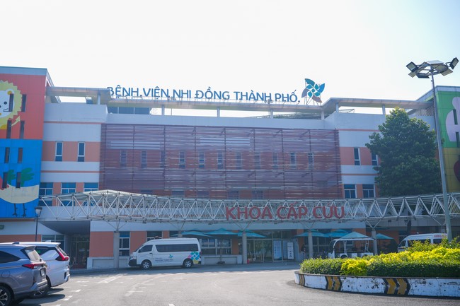 Từ thiện: Tặng quà Trung Thu tại Bệnh Viện Nhi Đồng Thành Phố HCM