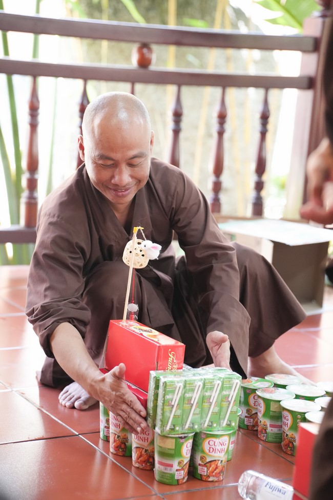 Từ thiện: Tặng quà Trung Thu tại Bệnh Viện Nhi Đồng Thành Phố HCM