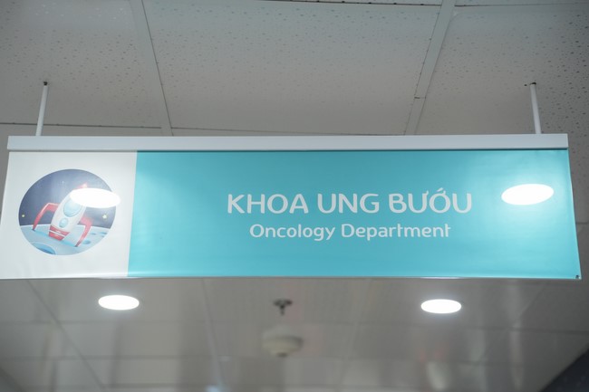 Từ thiện: Tặng quà Trung Thu tại Bệnh Viện Nhi Đồng Thành Phố HCM