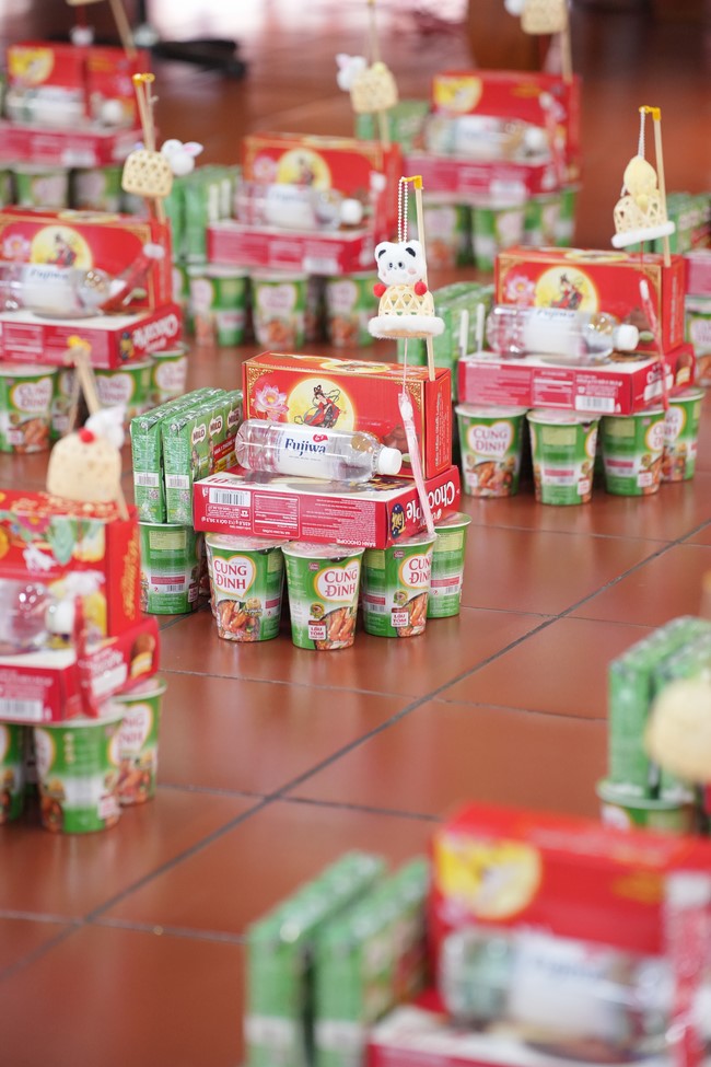 Từ thiện: Tặng quà Trung Thu tại Bệnh Viện Nhi Đồng Thành Phố HCM