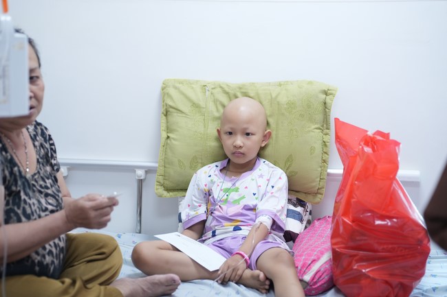 Từ thiện: Tặng quà Trung Thu tại Bệnh Viện Nhi Đồng Thành Phố HCM